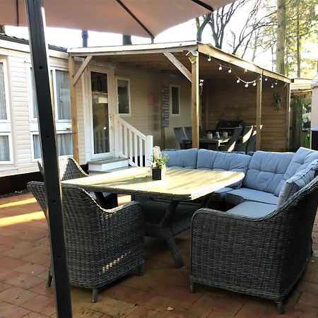 Prachtige Luxe Chalet Op De Veluwe Nabij Hoenderloo Luaran gambar