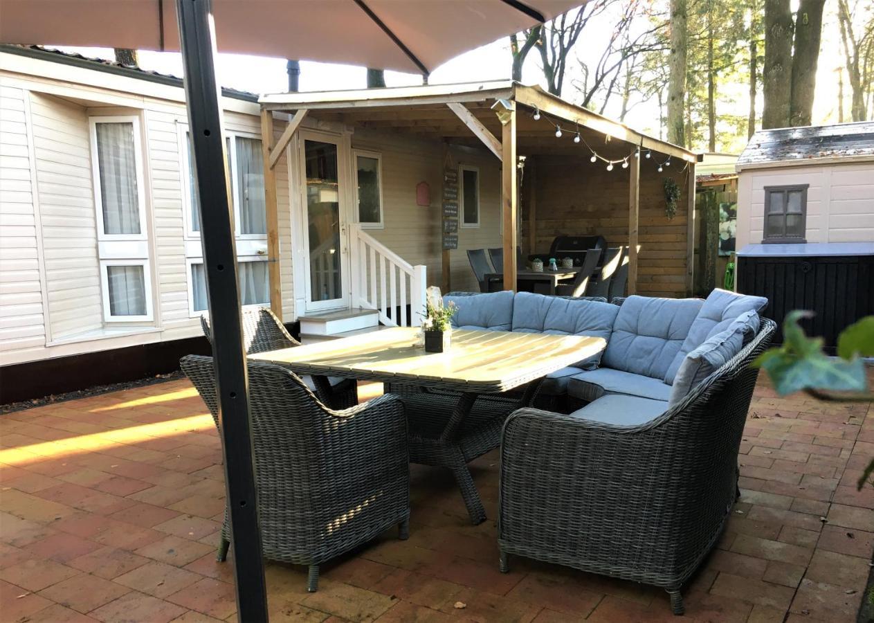 Prachtige Luxe Chalet Op De Veluwe Nabij Hoenderloo Luaran gambar