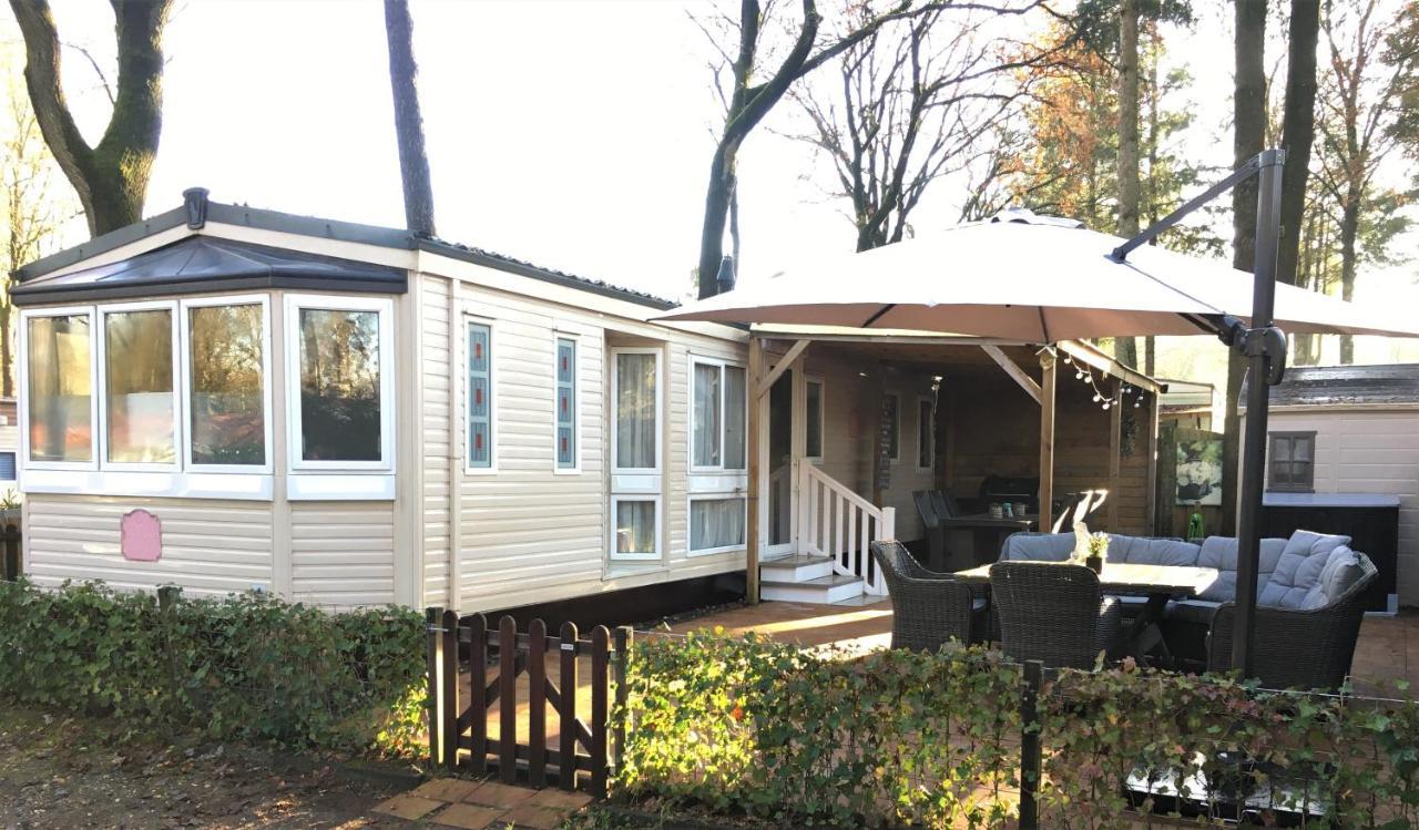 Prachtige Luxe Chalet Op De Veluwe Nabij Hoenderloo Luaran gambar
